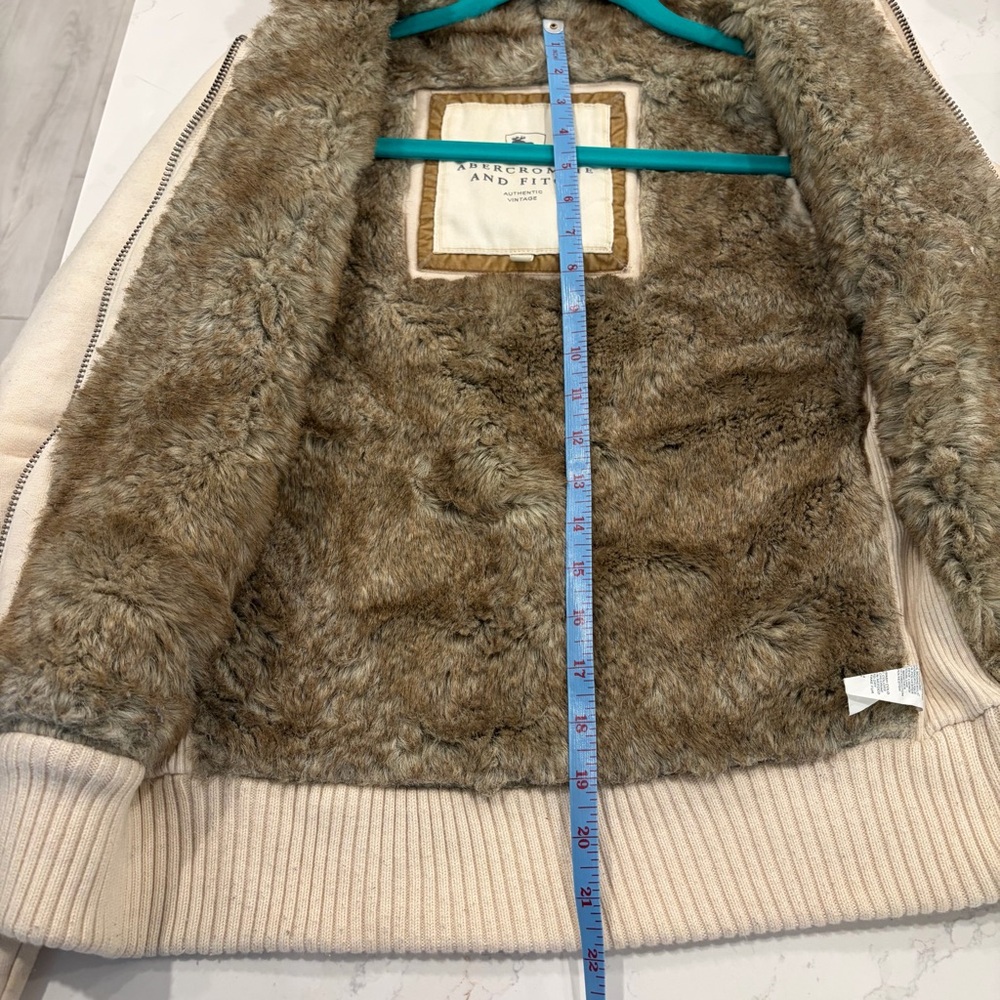 Vintage Abercrombie & Fitch Faux Fur sweatshirt girls Junior size Large - Picture 10 of 11